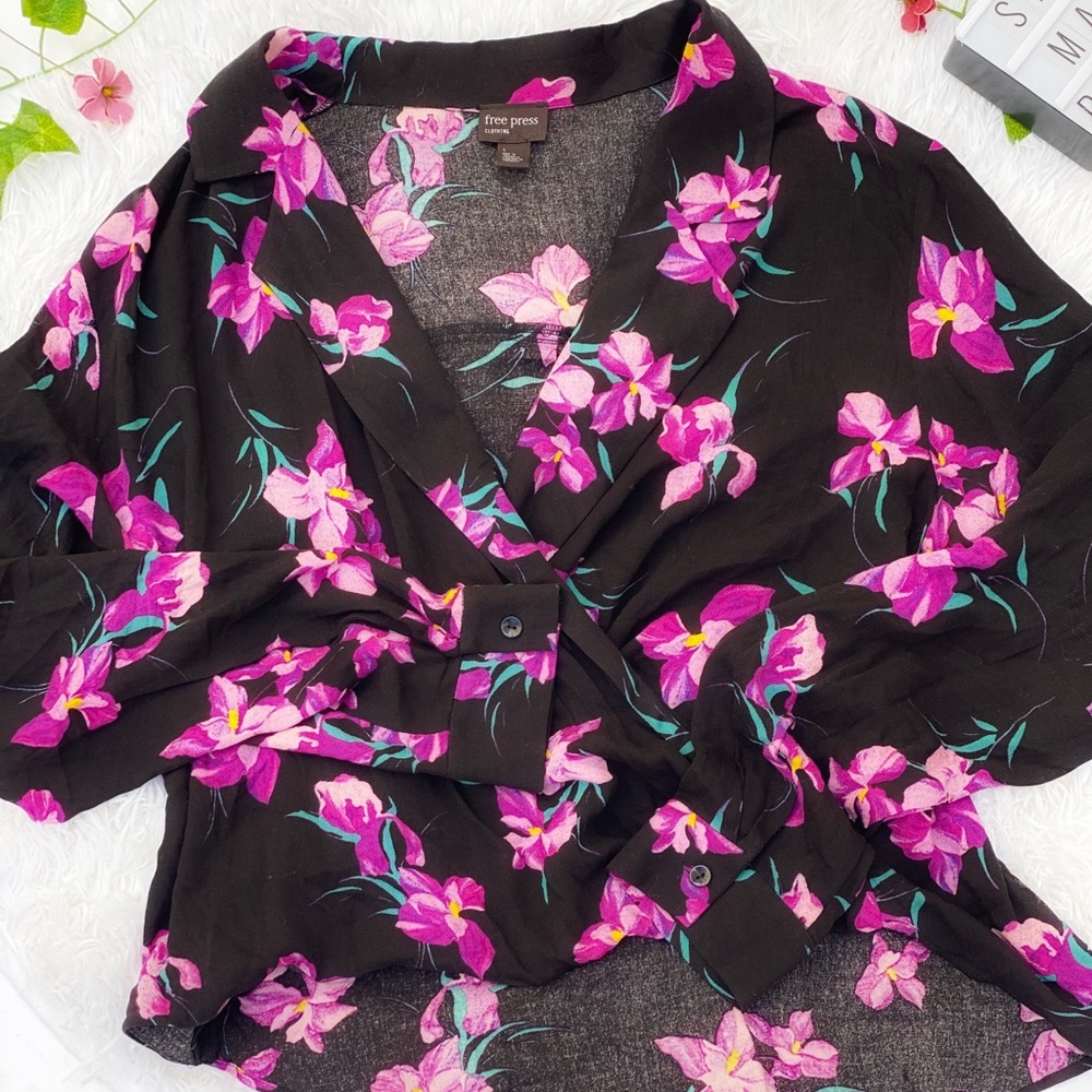 SOLD. Free Press V-neck long sleeve floral blouse